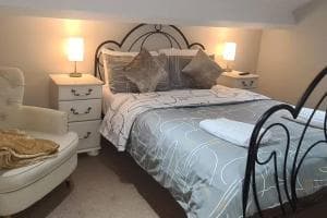 Stylish 2 Bedroom Apartment, Leeds Centre + Free Parking Image 1