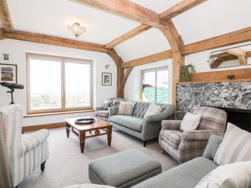 Hilltop House Image 4