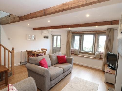 Bramble Cottage, Holmfirth Image 2