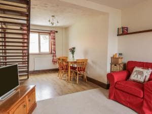 Old Manor Cottage, Driffield Image 2