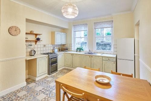 Host & Stay - The Garden Flat Image 1