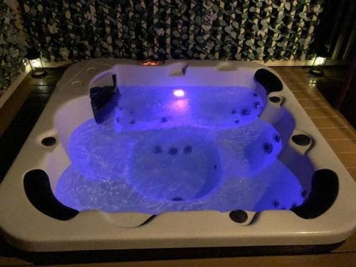 Daisy Lodge with Hot Tub Image 2