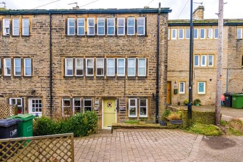 Stunning 3 Bedroom Cottage - Pet Friendly Image 3