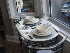 Pass the Keys Newly Renovated 2 Bedroom Apartment and Free Parking Image 5