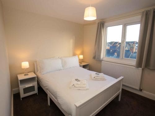 Pass the Keys Newly Renovated 2 Bedroom Apartment and Free Parking Image 11