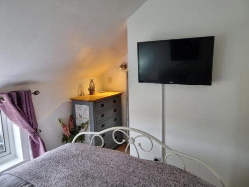 Ladybird Cottage, Dog Friendly, Couples or Small families, Yorkshire Wolds - Countryside and Coast Image 2