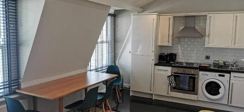 17 South Street Top Flat Image 3