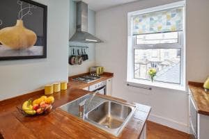 The Granville - Delightful 2-bed Victorian Apartment Image 2