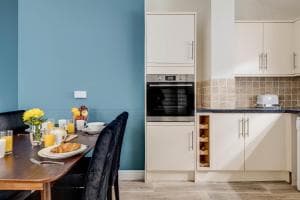 Luxury 2 Bed Garden Apartment With Parking Image 2