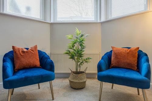 Luxury 2 Bed Garden Apartment With Parking Image 3