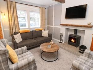 Feathers Cottage Image 2