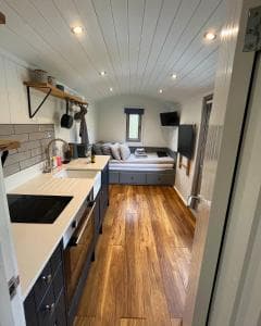 Luxury Shepherds Hut - The Sweet Pea by the lake Image 5