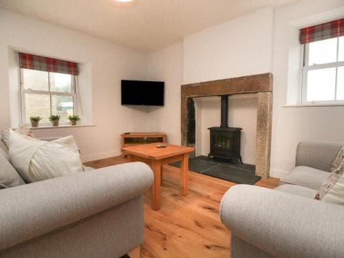 1 Hull House Cottage Image 3