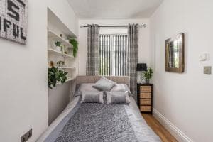 1 Bed Central Garden Apartment Image 1