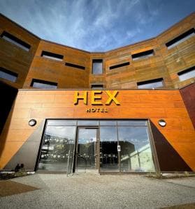 Hex Hotel at Yorkshire Wildlife Park Image 1