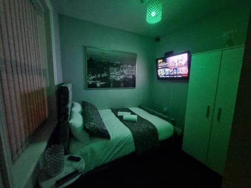 * Well equipped apartment for a relaxing cosy and luxurious fun stay + Free Parking + Free Fast WiFi * Image 3