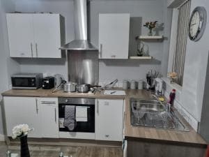 * Well equipped apartment for a relaxing cosy and luxurious fun stay + Free Parking + Free Fast WiFi * Image 2