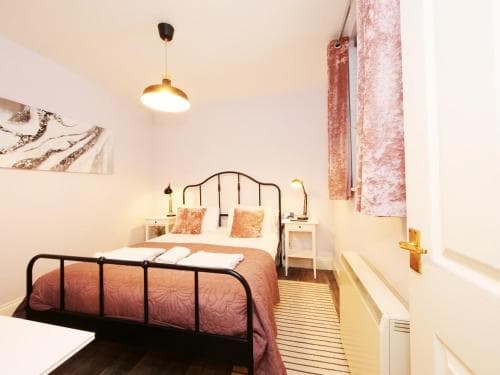 The Holgate Snug Image 6