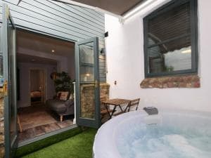 The Holgate Snug Image 5