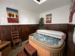 Chocbox Cottage - 2 bedroom chocbox cottage with hottub and log fire Image 2