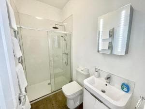 Cliffords Reach -City Centre - Free Parking Image 2