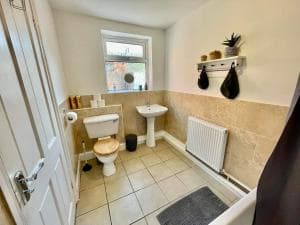 lovely 3 bed house close to the Uni & centre Image 2