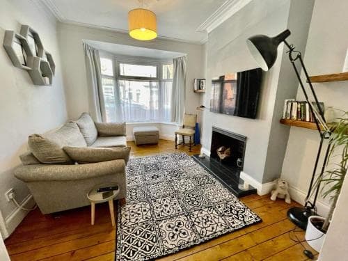 lovely 3 bed house close to the Uni & centre Image 3