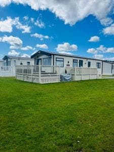 The Major Oak Lodge with Hot Tub Image 1