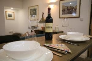 The Old Scullery, Cosy Stylish Apartment for two on Harrogate's Iconic Stray Image 2