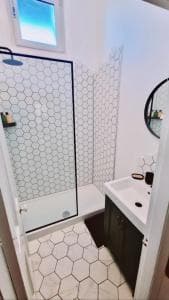 The Pink Bath Pad - 3 bedroom seaside apartment Pets allowed New Image 2