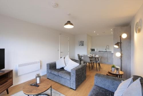 Southbank Leeds Apartment. New! With Free Parking Image 3