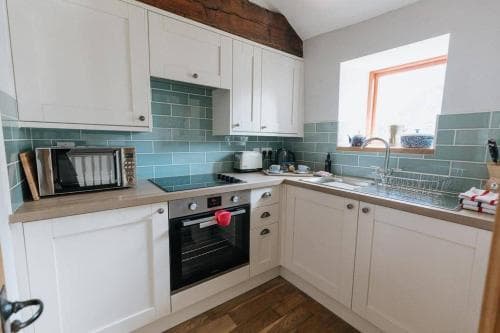 GABLE COTTAGE // LUXURIOUS NEWLY RENOVATED 1 BED ACCOMMODATION CLOSE TO THE PEAK DISTRICT, YORKSHIRE Image 2