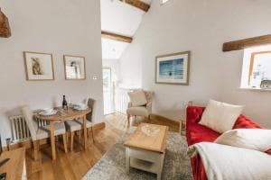 GABLE COTTAGE // LUXURIOUS NEWLY RENOVATED 1 BED ACCOMMODATION CLOSE TO THE PEAK DISTRICT, YORKSHIRE Image 3