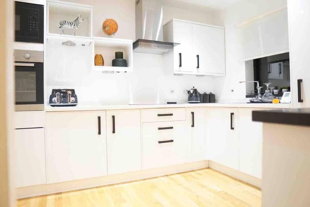 Tower 56 central, stylish & fun Image 1