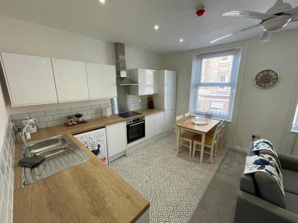 Apartment #4 - at 12 Story St Image 5