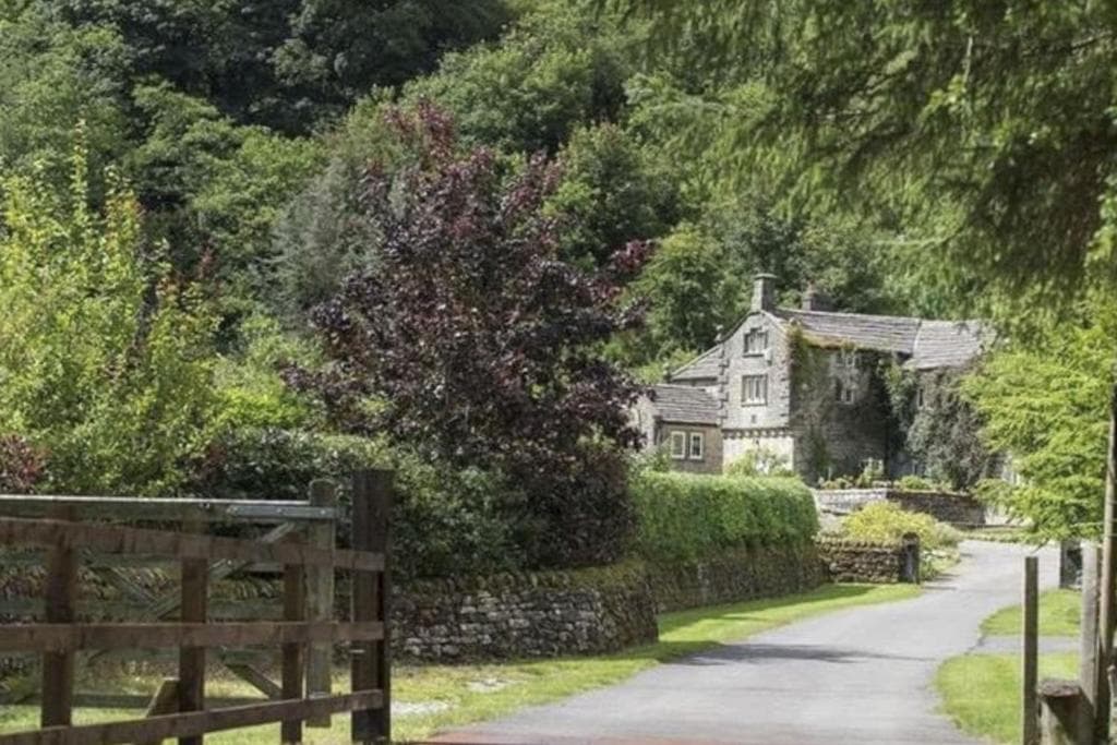 Roundhill Estate Image 1