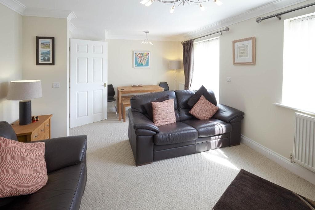 Host & Stay - The Railway Retreat Image 4