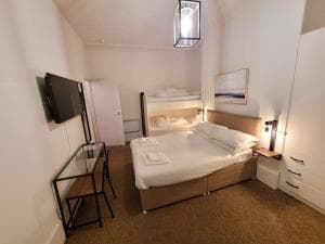 Sea View flat 2 with Fast WiFi and FREE parking Image 2