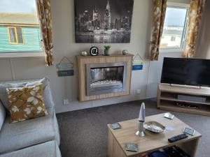 Remarkable 3-Bed House in Hull Image 2