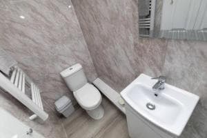 Luxury Living - Lovely 1 Bedroom Apartment Image 2