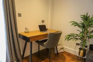 Stylish 2 Bedroom Apartment and Terrace Sleeps 4 Image 2