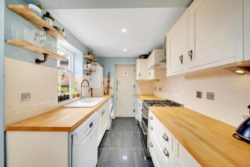 Pass the Keys Well Located 3 bed Town House with Free Parking Image 3