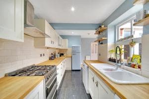 Pass the Keys Well Located 3 bed Town House with Free Parking Image 2