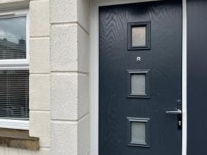 York Centre 2 Bedroom Renovated Flat, 8 Escrick Street Image 2