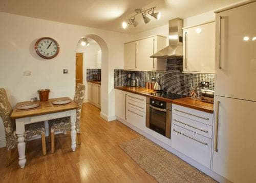 Host & Stay - Rock Pipit Image 6