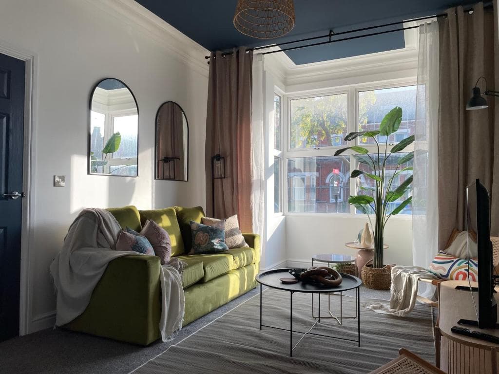 Doncaster Large Luxury 3 Bedroom House, Sleeps 8, City Centre, Racecourse, Free Parking, by EMPOWER HOMES Image 1