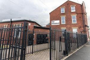 spacious apartment close to city centre with free secure parking Image 9