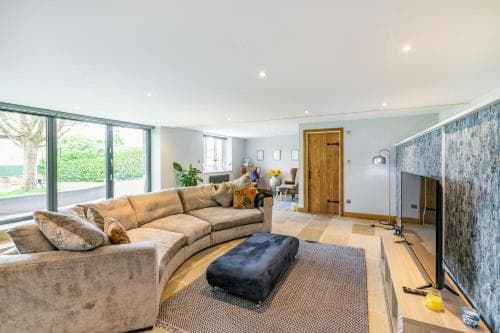 Eldwick Villa Image 3