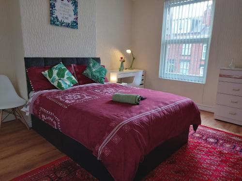 Spacious two bedroom house, parking and WiFi Image 3