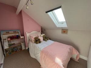 Beautiful 3 Bedroom Home. Entire House Image 2